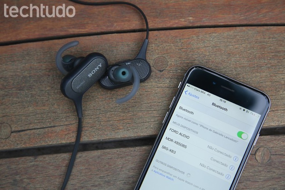 Alguns fones de ouvido podem ser conectar com o celular por NFC — Foto: Ana Marques/TechTudo