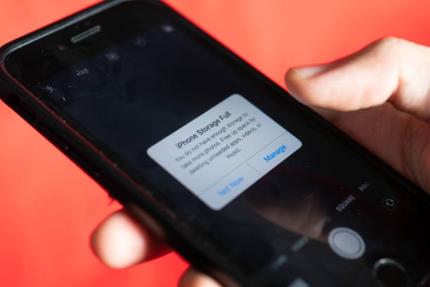 Celular não funciona com a memória cheia? Jovem viraliza com truque rápido