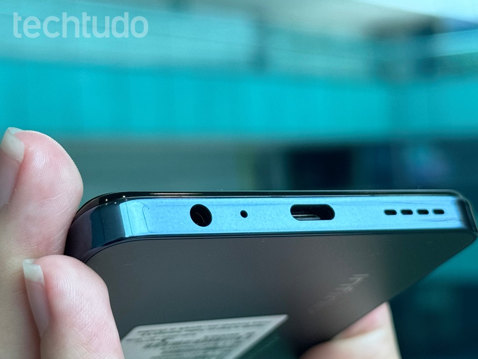 Microfone, entrada USB-C e entrada para fone de ouvido do celular Infinix Note 30 5G — Foto: Letícia Rosa/TechTudo