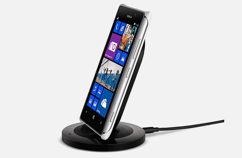Lumia 925 também traz carregamento sem fio, mas precisa de capinha (Foto: Divulgação) — Foto: TechTudo
