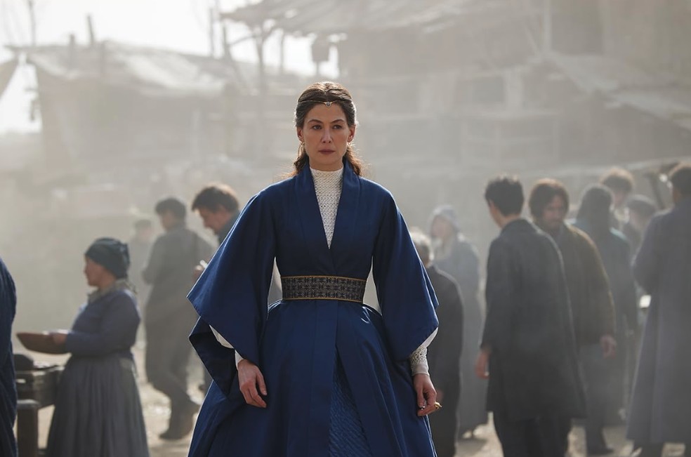 A Roda do Tempo é estrelada por Rosemund Pike — Foto: Divulgação/IMDb