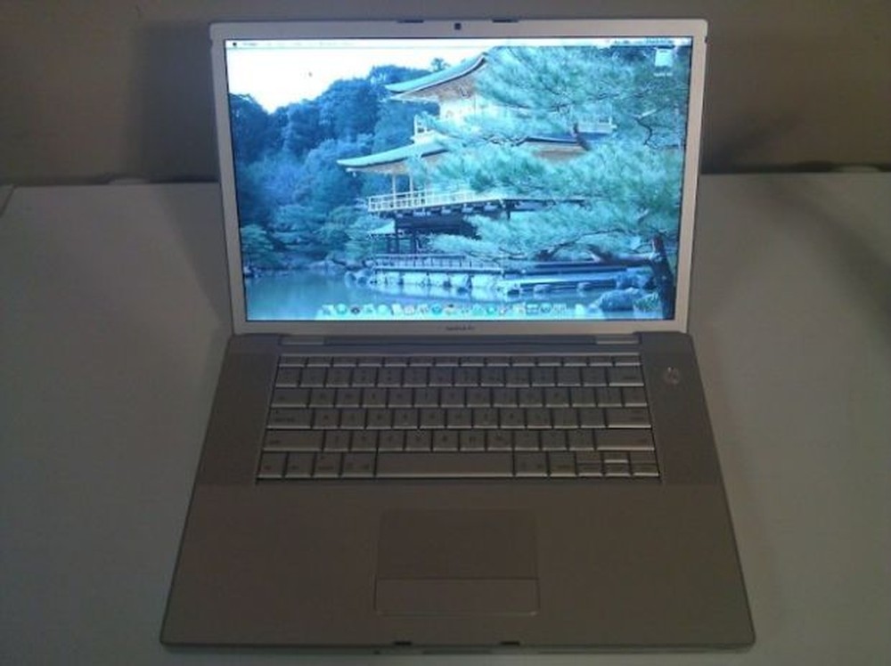 Encontrado no eBay suposto protótipo de MacBook Pro com suporte a 3G