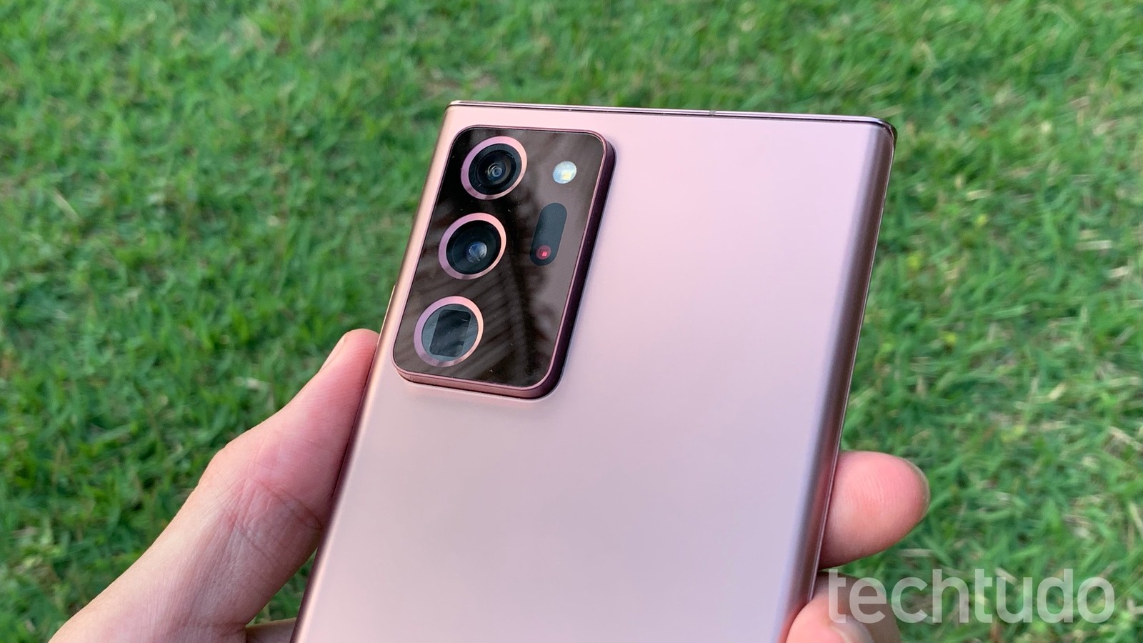 Quem também fez bonito no mercado foi o Galaxy Note 20 Ultra. Com bom desempenho em testes de resistência, ele foi eleito pelo júri do TechTudo como o melhor celular de 2020. Foto – Thássius Veloso/TechTudo