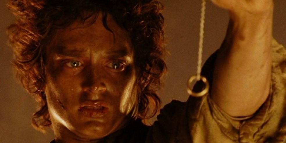 Cabe ao hobbit Frodo jogar o anel na Montanha da Perdição — Foto: Reprodução/JustWatch