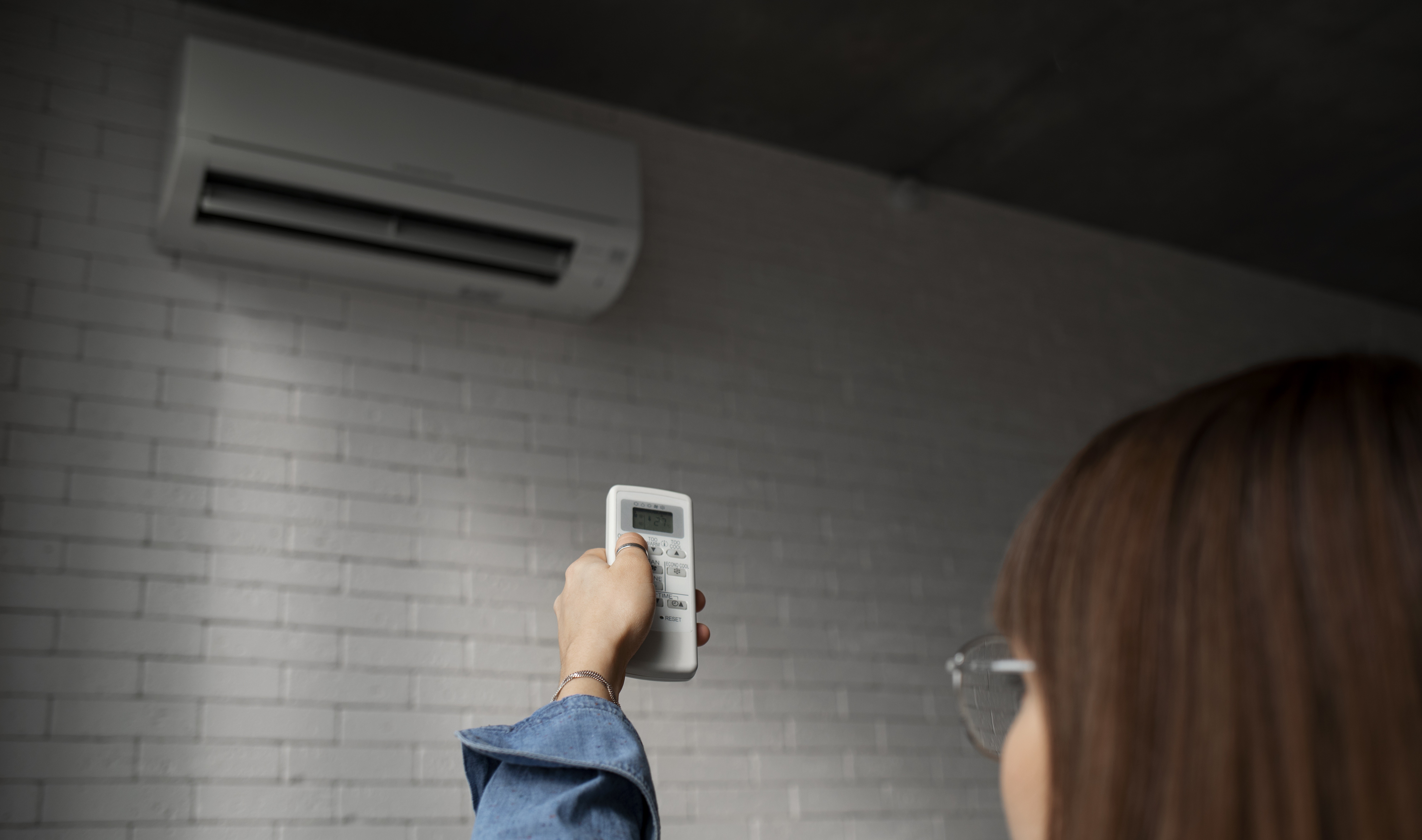 Ar-condicionado quente e frio ou aquecedor: qual o melhor para o frio?