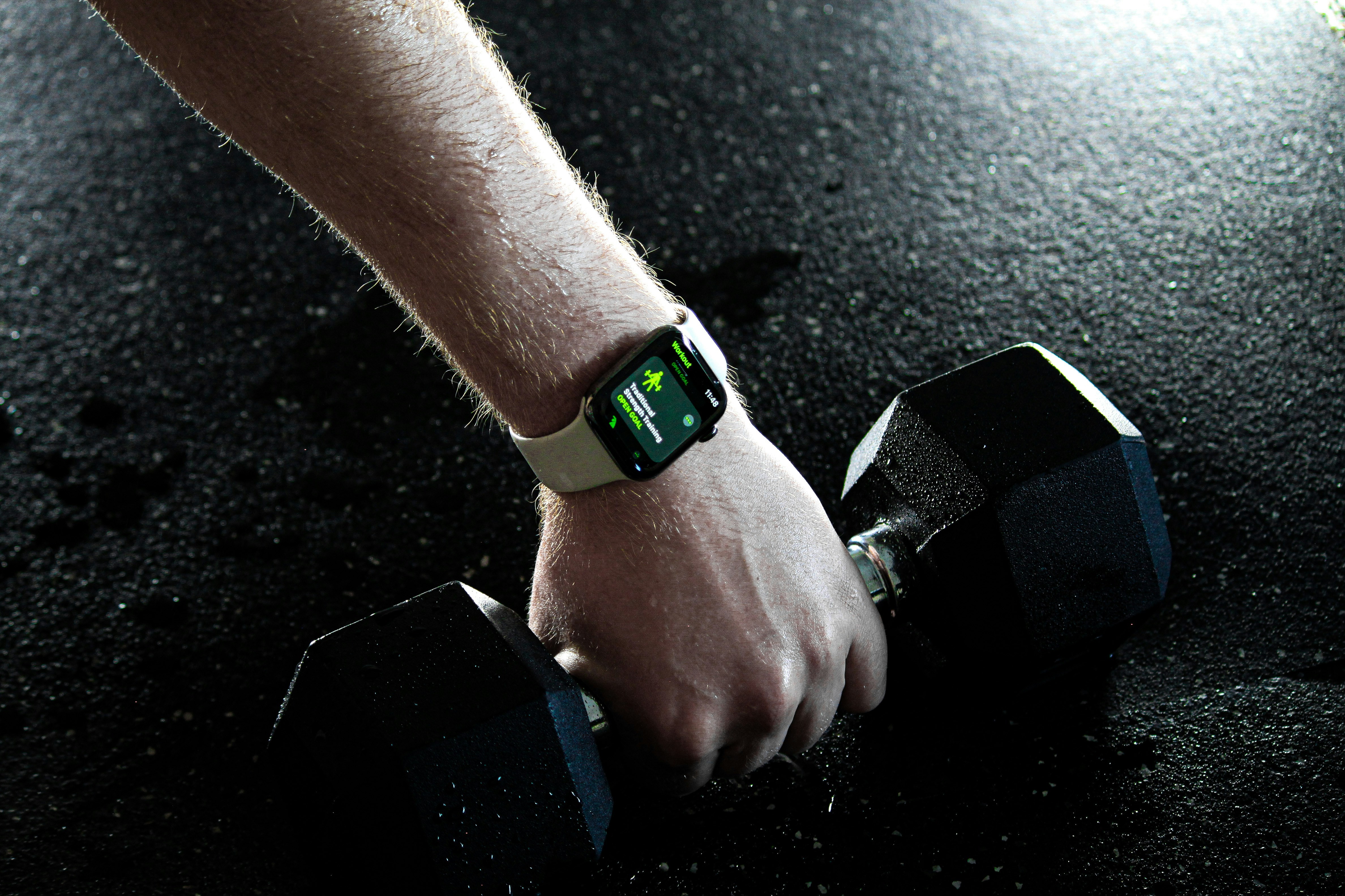 Como os smartwatches calculam as calorias gastas? Especialistas explicam