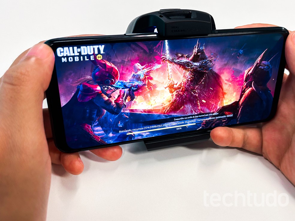 Para o ROG Phone 7 Ultimate, games pesados como Call of Duty Mobile não fazem nem cócegas — Foto: Isadora Lima/ TechTudo