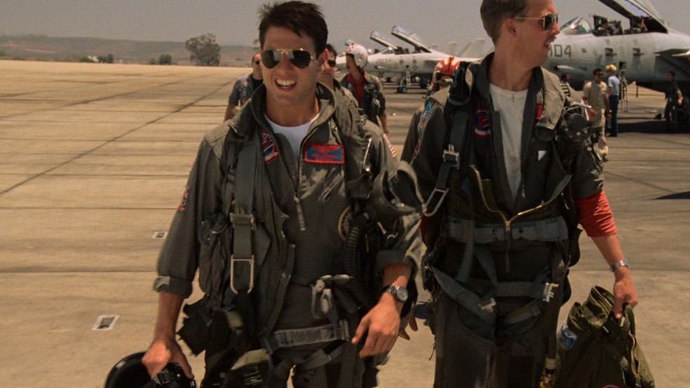 Apesar de ser um filme de romance, Top Gun também tem como destaque a forte amizade entre Maverick e Goose — Foto: Reprodução/The Movie Database