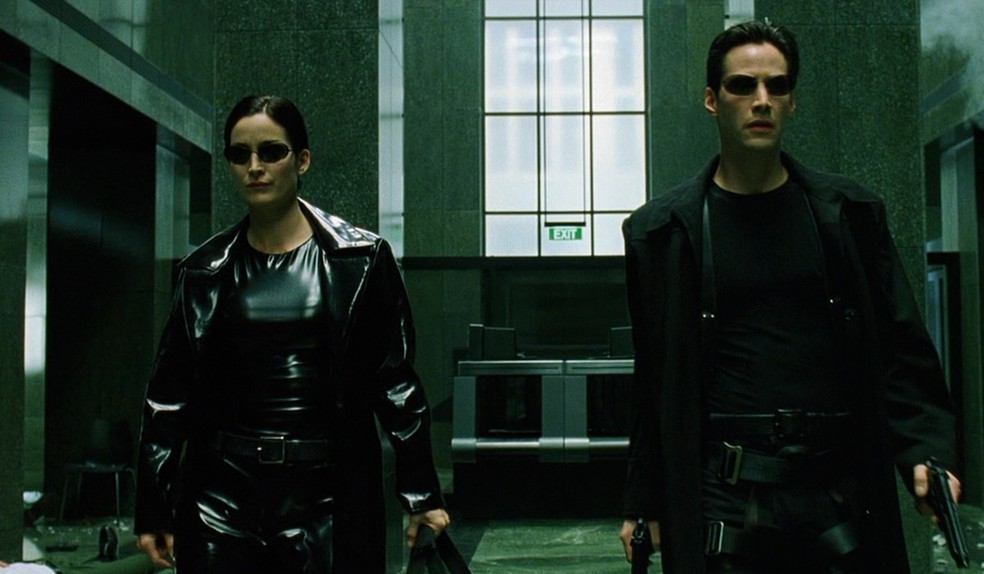 Matrix revolucionou o gênero de ação no cinema, ao mesclar cultura cyberpunk e lutas de kung fu na mesma obra — Foto: Reprodução/IMDb