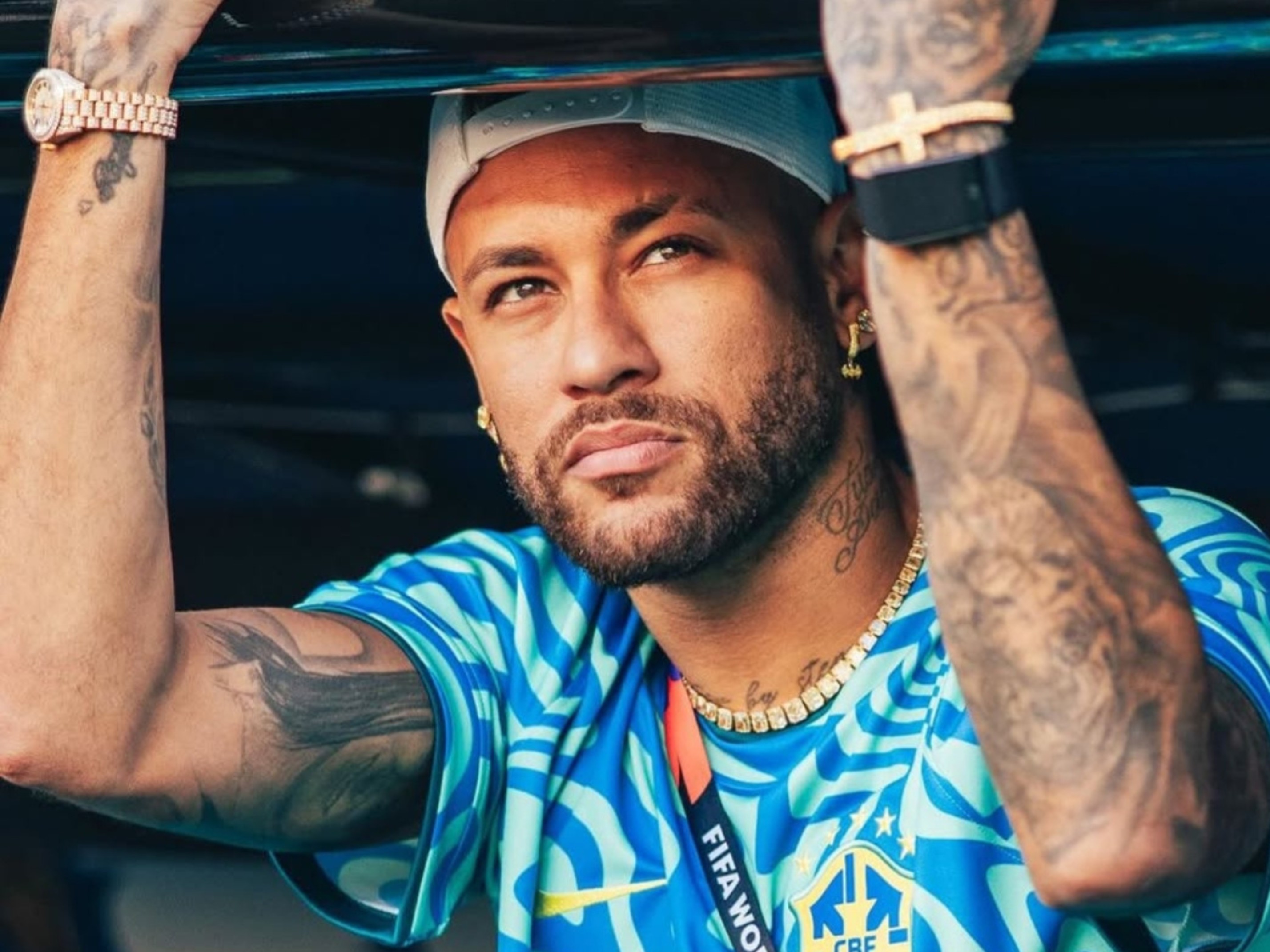 Smartband sem tela vira moda entre Neymar e outros jogadores; conheça