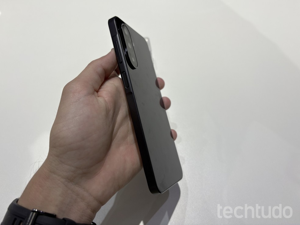 Galaxy A26 na cor preta; veja especificações — Foto: Eduardo Bartkevihi/TechTudo
