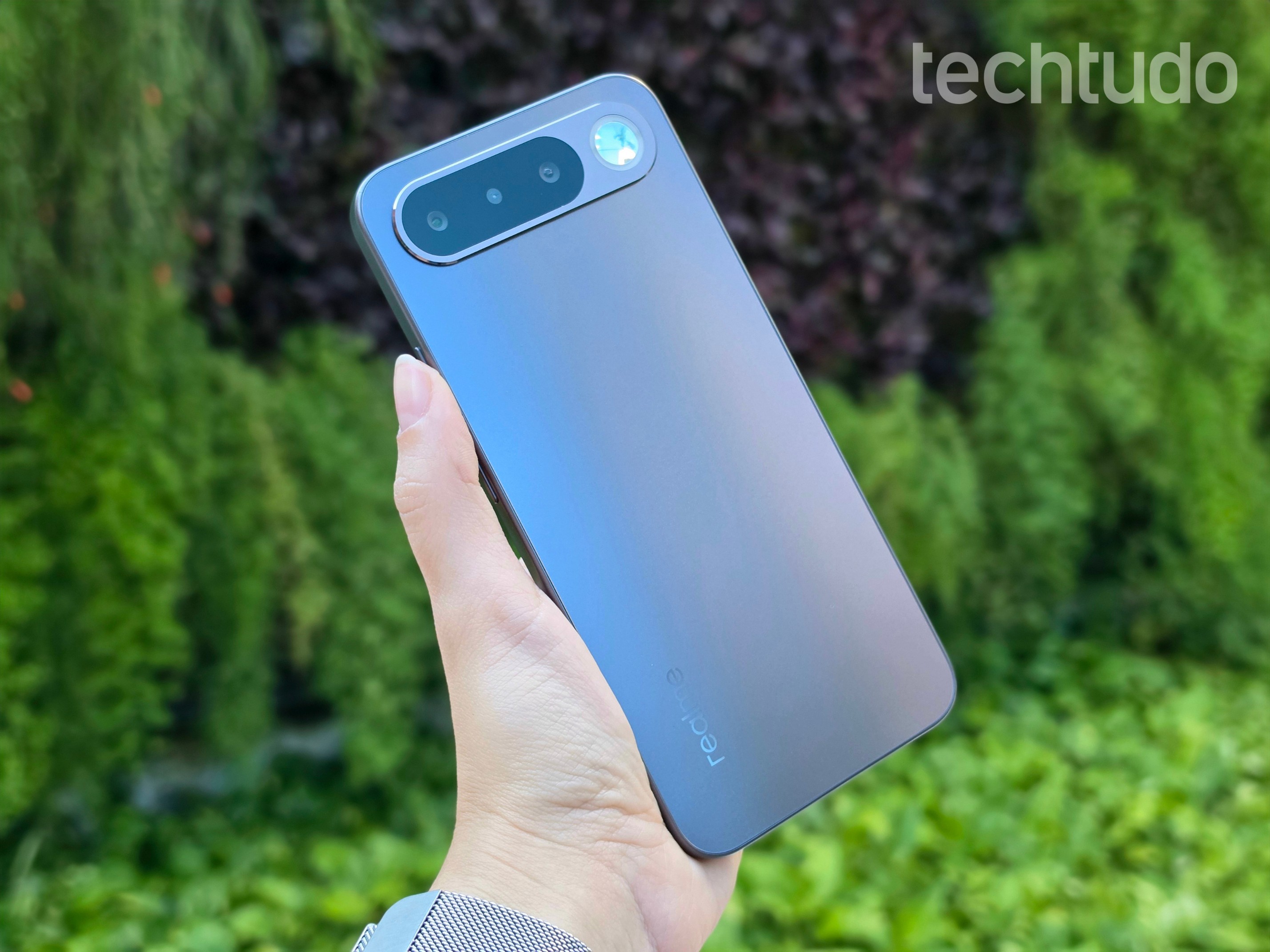 realme 16 chega ao Brasil com bateria gigante e espelho para selfies