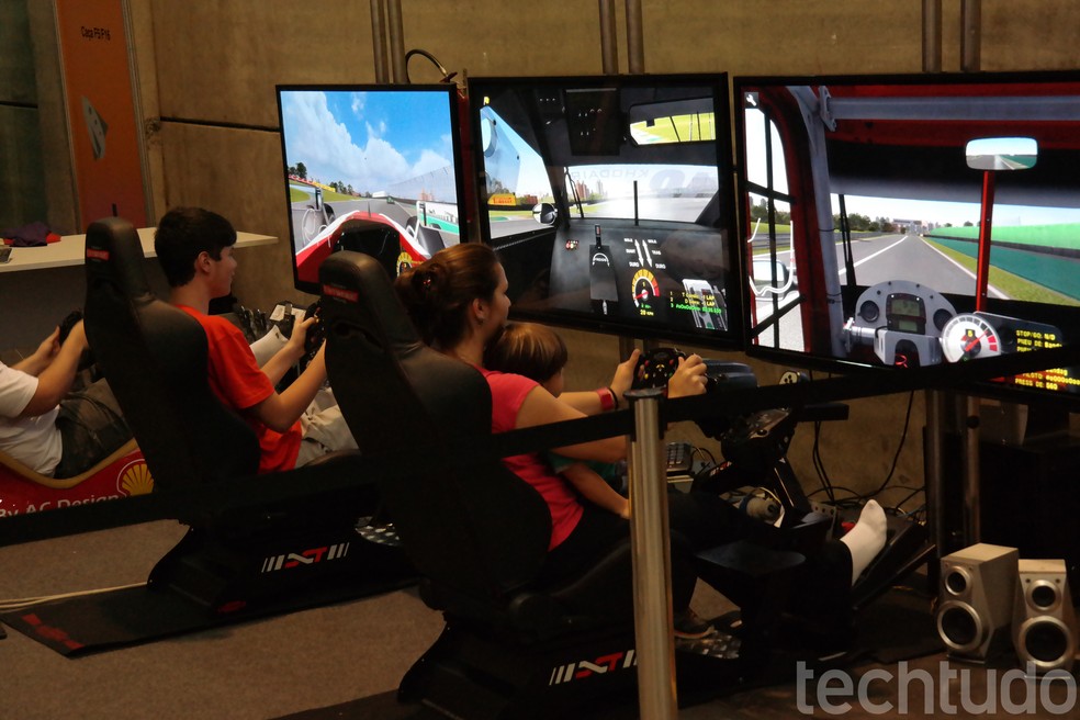 Mulheres ainda sofrem diversos desafios de gênero dentro do ambiente gamer — Foto: Melissa Cruz/TechTudo