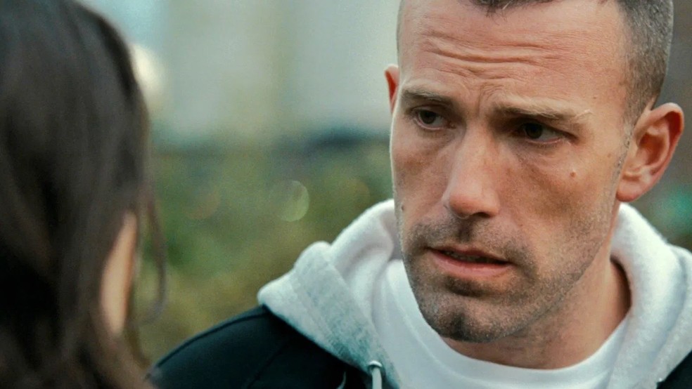 Um criminoso tenta abandonar a vida de crimes após se apaixonar por uma ex-refém — Foto: Reprodução/The Movie Database