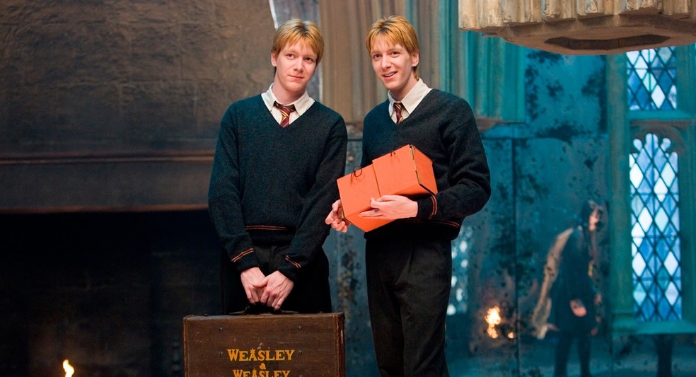 Fred e Jorge Weasley são conhecidos por seu bom humor e jeito travesso — Foto: Divulgação/Warner Bros