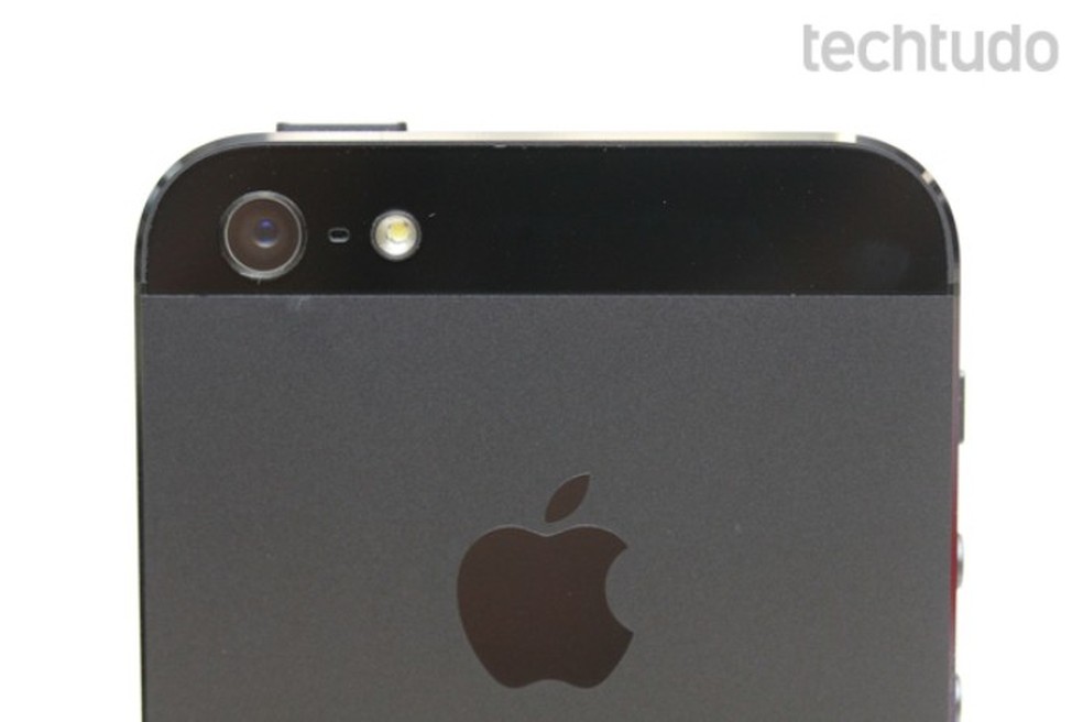 A câmera do iPhone 5 ganhou grandes melhorias, apesar de manter o número de megapixels da edição anterior (Foto: Allan Melo / TechTudo) — Foto: TechTudo