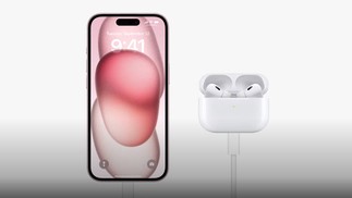 iPhone 15 e fone com entrada USB-C — Foto: Reprodução/Apple