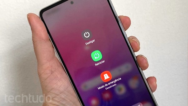 Como reiniciar o celular? Guia mostra todas as formas possíveis