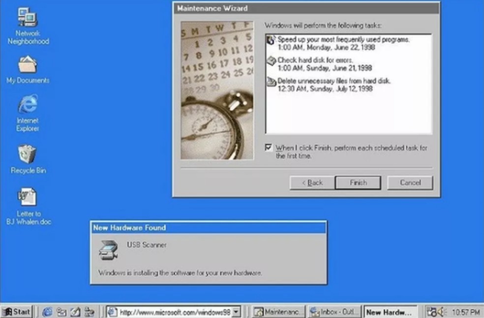 Windows 98 foi a primeira versão do Windows projetada especificamente para os consumidores finais — Foto: Reprodução/BBC.co.uk