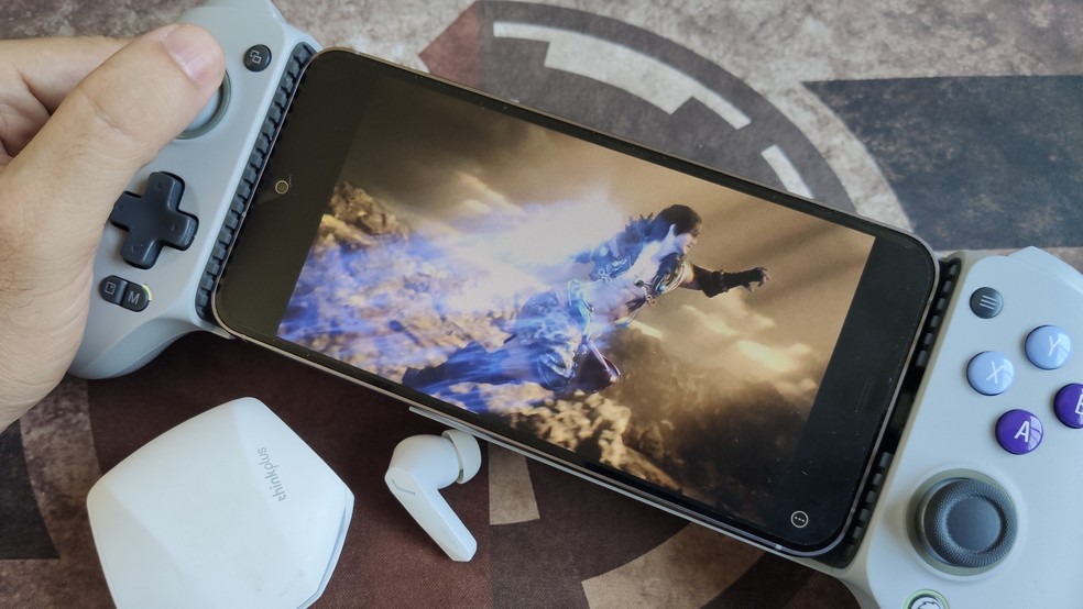 Final Fantasy XIV pode até ser jogado no celular via PS Remote Play ou Steam Remote Play — Foto: Reprodução/Daniel Trefilio