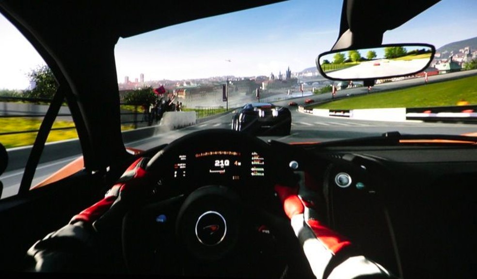 Forza Horizon, exposto na Brasil Game Show 2012, derrapa na