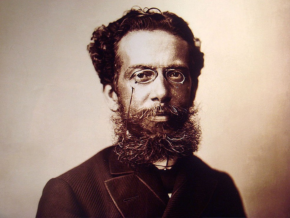 Aniversário do escritor Machado de Assis é celebrado com