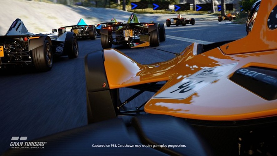 Gran Turismo 7 recebe novos carros e modo co-op local no PS5!