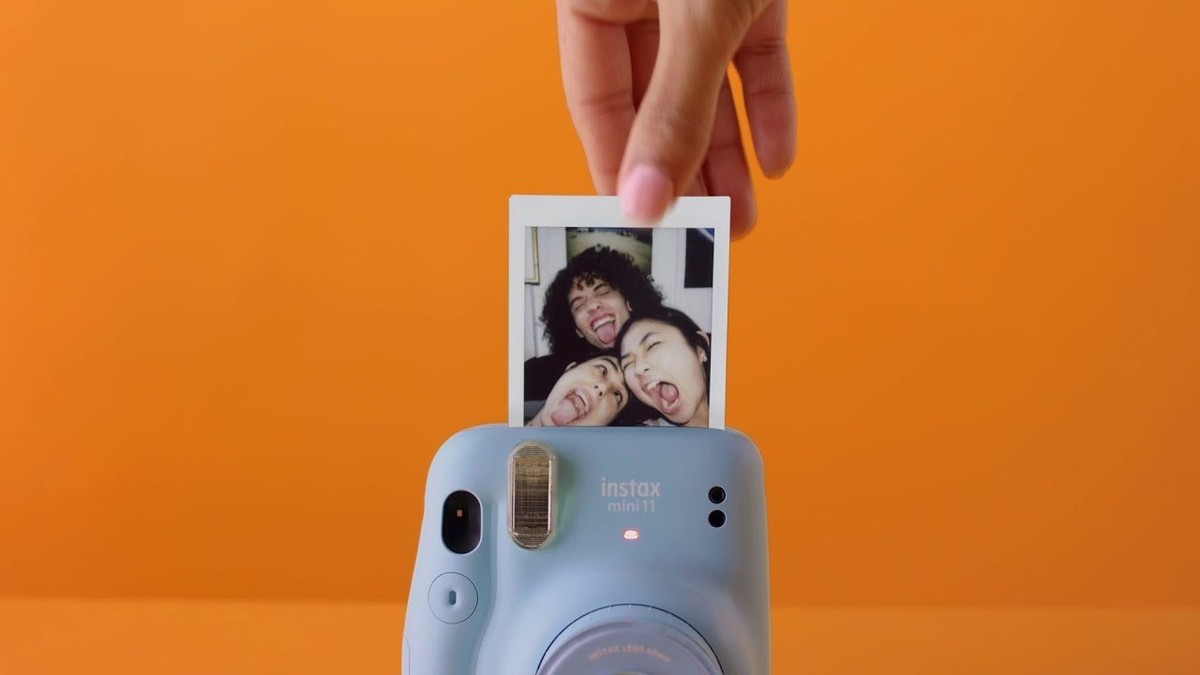 Instax mini 12 é boa? Confira detalhes da câmera, como usar e preço