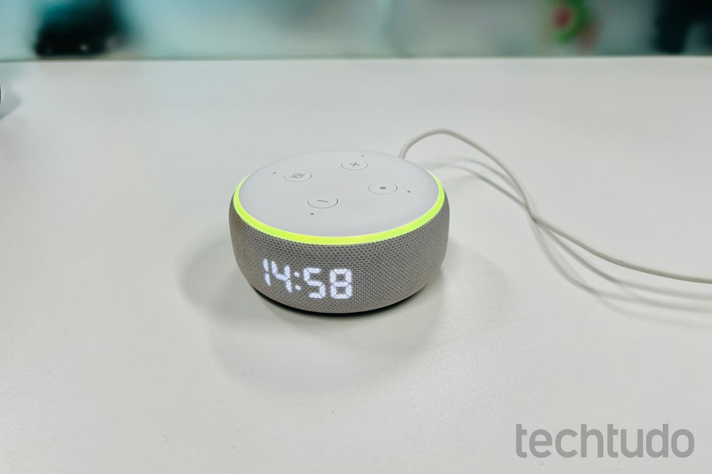 Alexa Com Luz Amarela