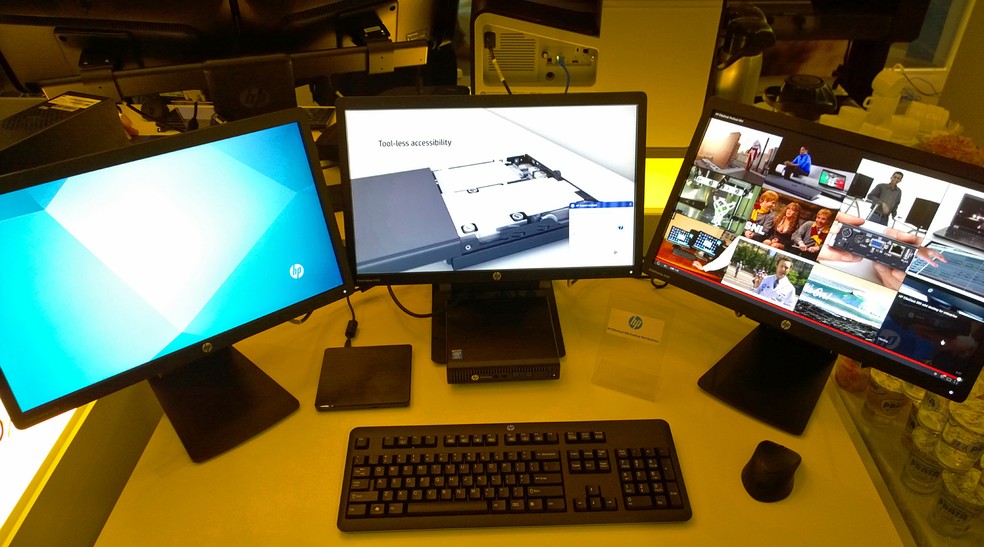 Exemplo de deskttop com três monitores — Foto: Fabricio Vitorino/TechTudo