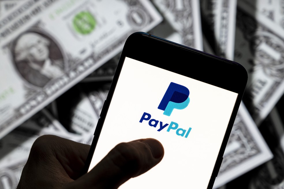 Remuneração de sites que pagam para responder pesquisas costuma ser feita pelo PayPal — Foto: Getty Images/SOPA Images