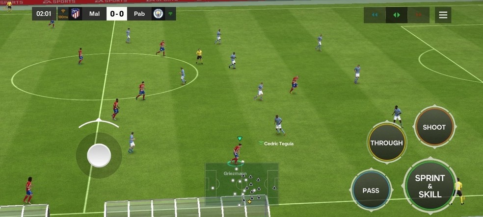 Gameplay dos dois jogos se parecem, mas eFootball traz solução sem botões na tela — Foto: Divulgação/EA