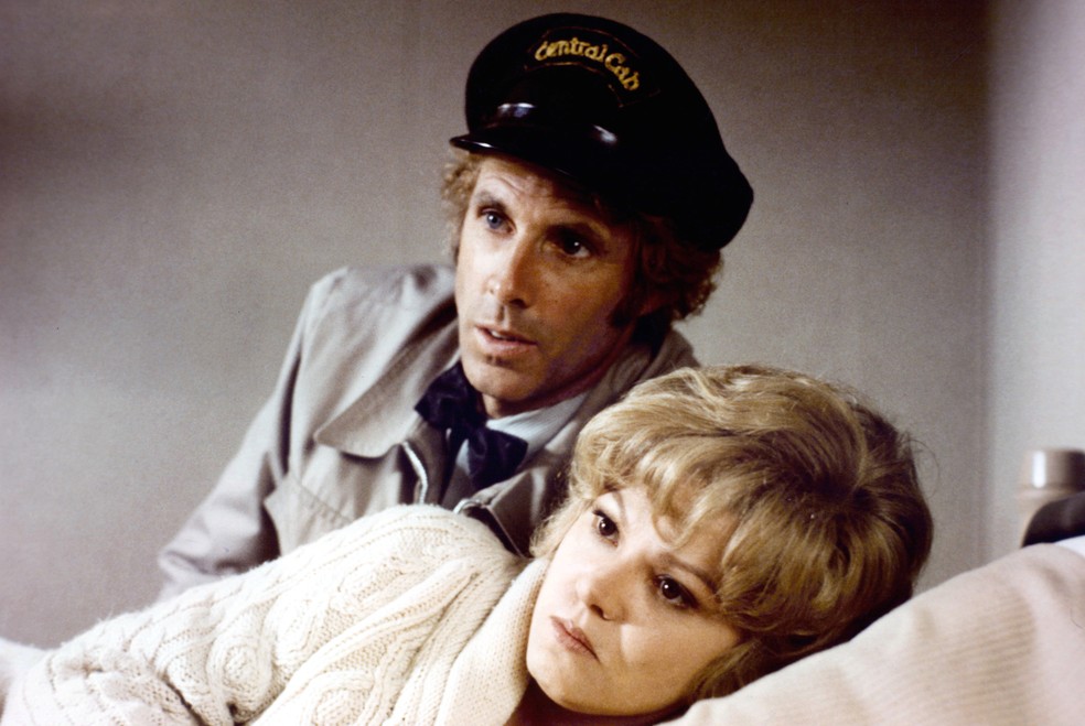 Um casal de vigaristas cruza o caminho de outros criminosos mais perigosos que os dois — Foto: Reprodução/IMDb