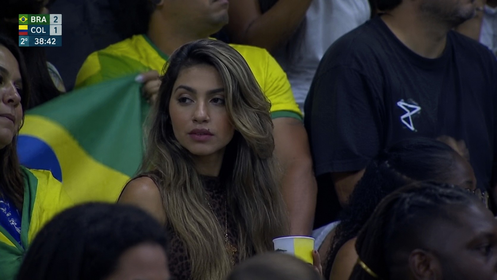Trend de torcida na arquibancada com IA: aprenda a fazer com ChatGPT e KlingAI