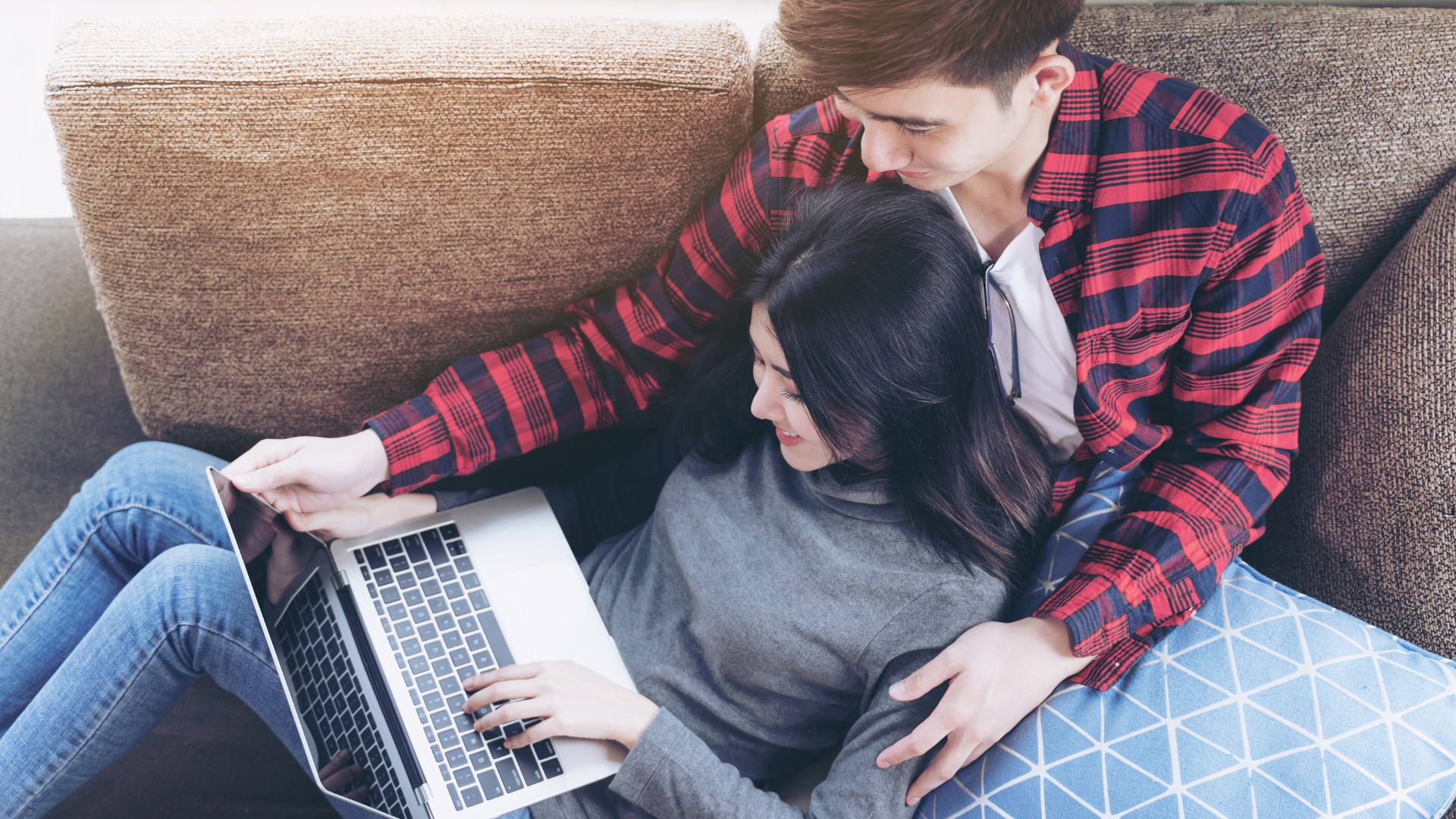 6 notebooks para casais que dividem home office no Dia dos Namorados