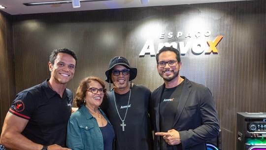 Rolê aleatório: Ronaldinho Gaúcho visita fábrica no interior da Bahia