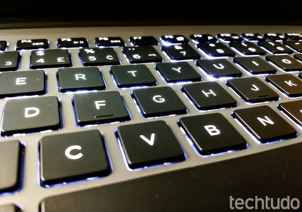Tracinho das teclas F e J estão em todos os teclados do mundo — Foto: Barbara Mannara/TechTudo