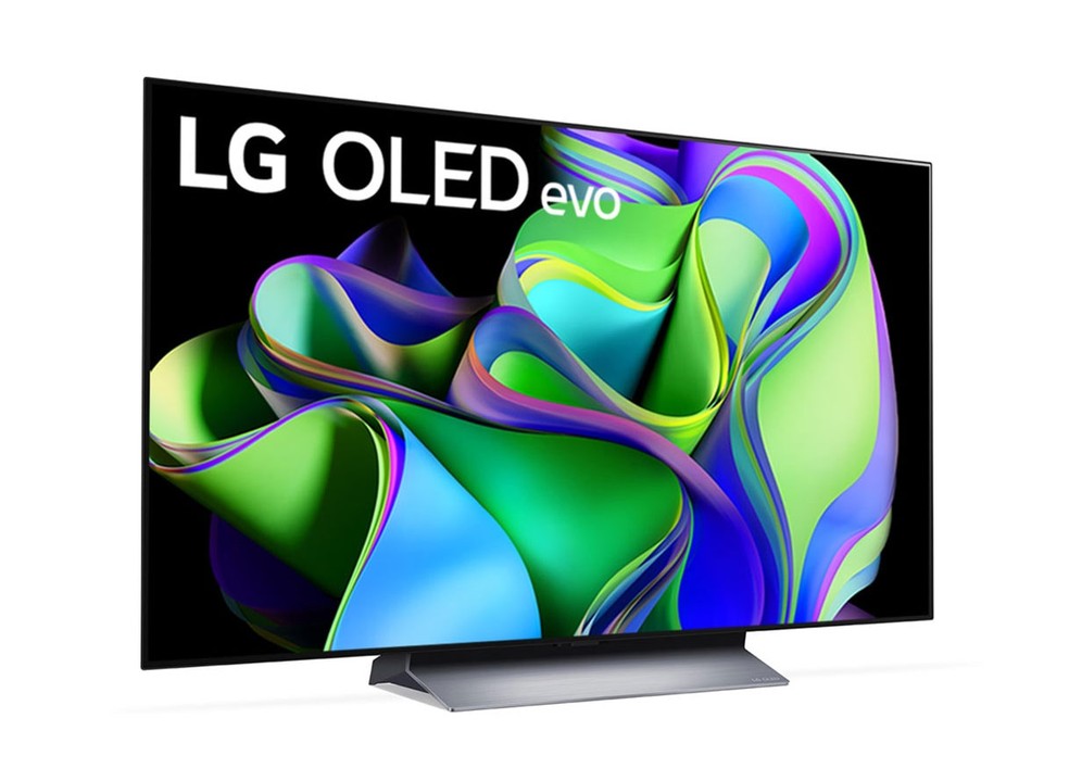 TV menor tem base menor também na série LG OLED evo C3 — Foto: Divulgação/LG
