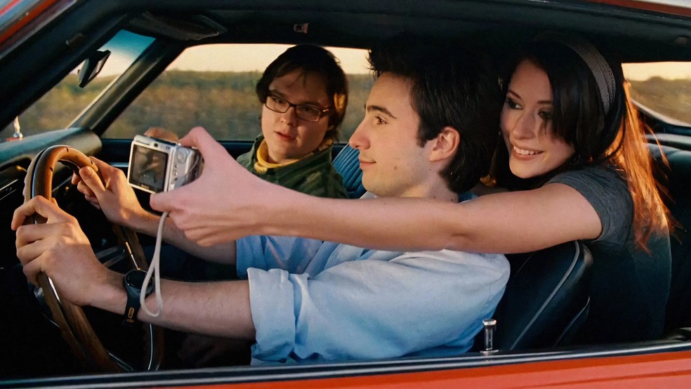 Um garoto viaja de carro com os amigos para transar com uma garota que conheceu pela Internet — Foto: Reprodução/The Movie Database