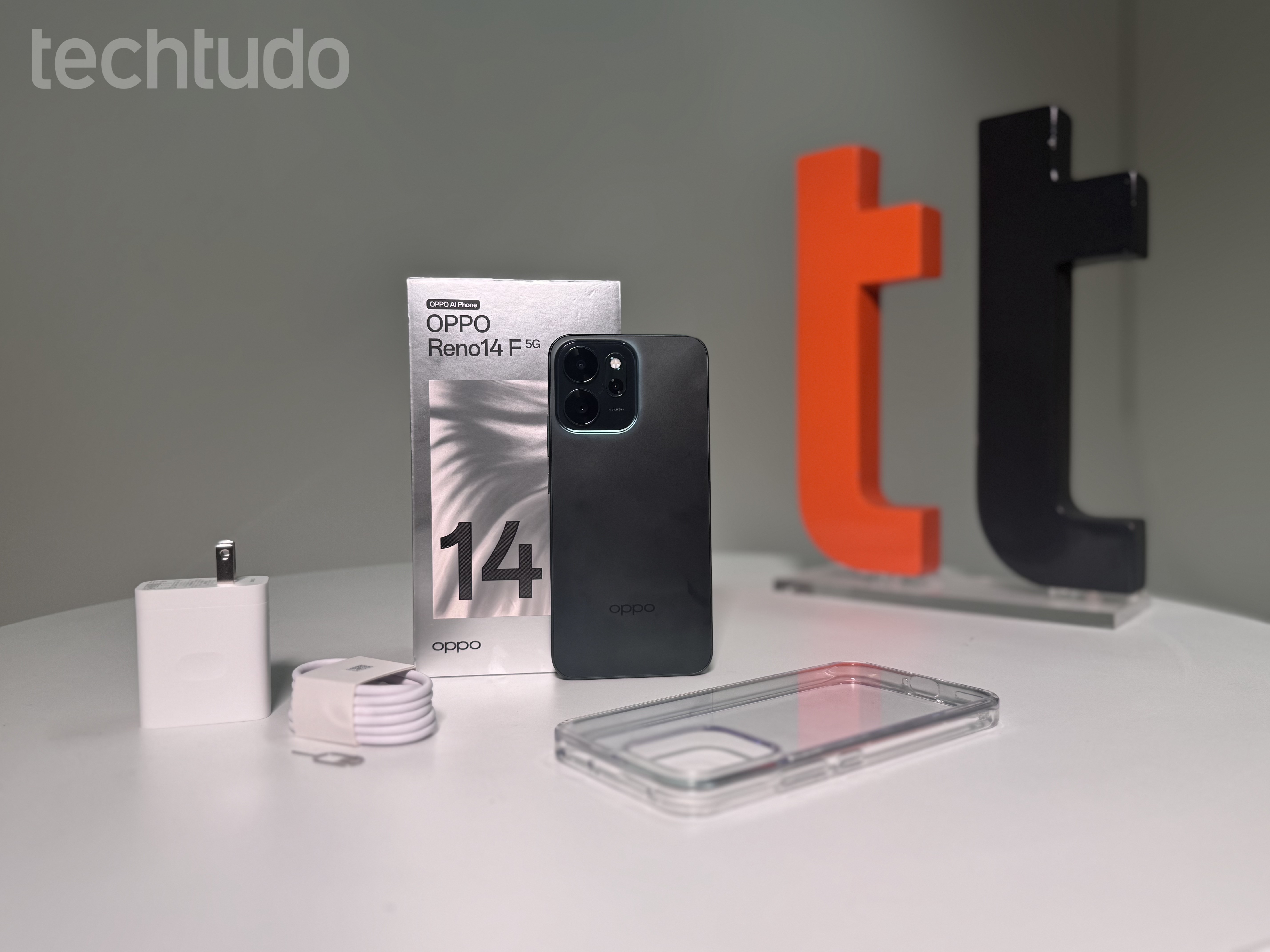 Review OPPO Reno14 F: celular combina superbateria e alta resistência