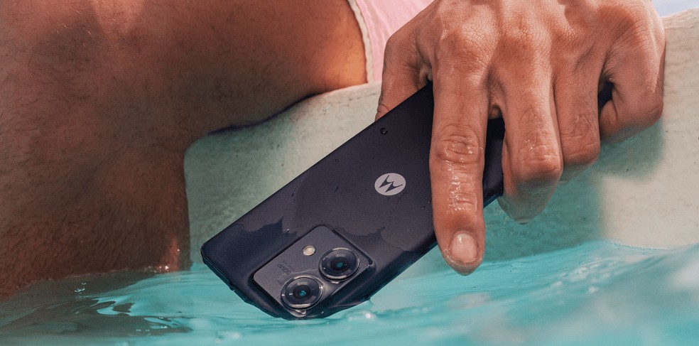 Edge 40 Neo tem proteção contra água segundo a fabricante — Foto: Divulgação/Motorola