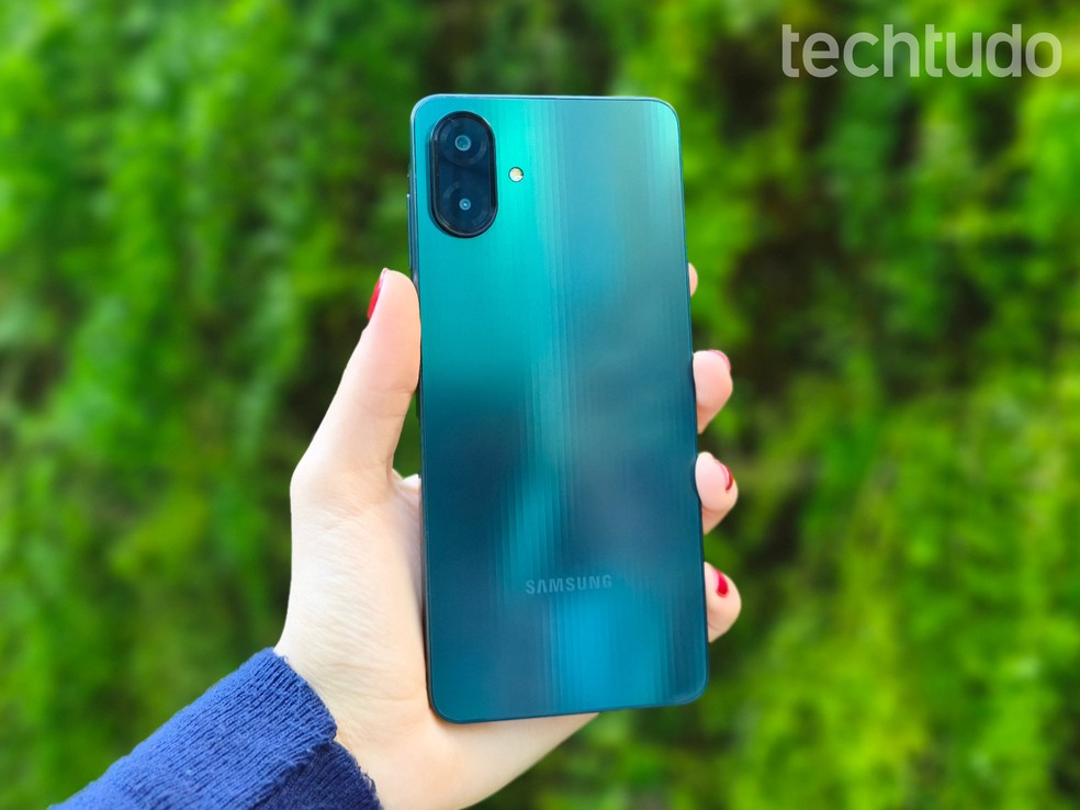 Traseira do Galaxy A07 — Foto: Julia Rabaça/TechTudo