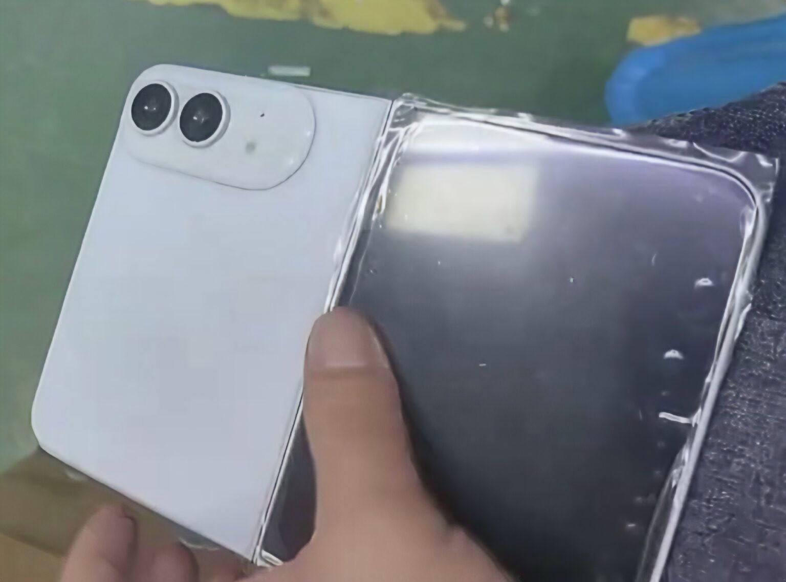 iPhone dobrável tem design e cor revelados em novo vazamento; veja