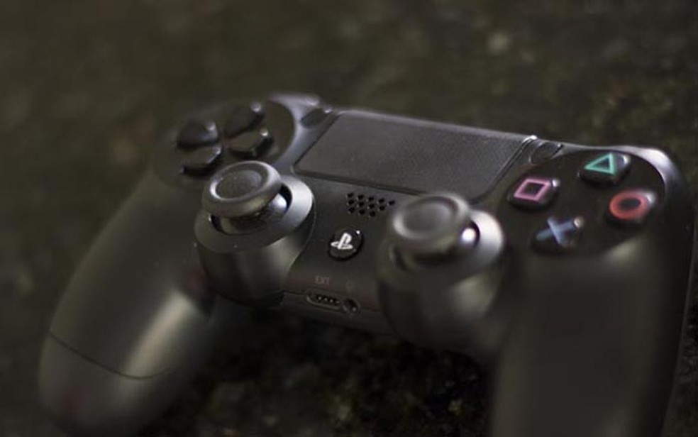 DualShock 4 é o controle oficial do PS4 — Foto: Reprodução/Débora Magri