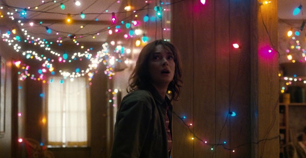 Winona Ryder como Joyce Byers   em Stranger Things — Foto: Divulgação/IMDb