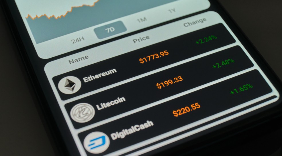 Golpistas costumam exigir valores em criptomoedas para que transação não seja rastreada — Foto: Reprodução/Canva