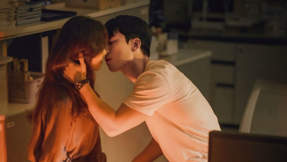 The Midnight Romance in Hagwon promete muitas cenas de romance fofas — Foto: Divulgação/Rakuten Viki
