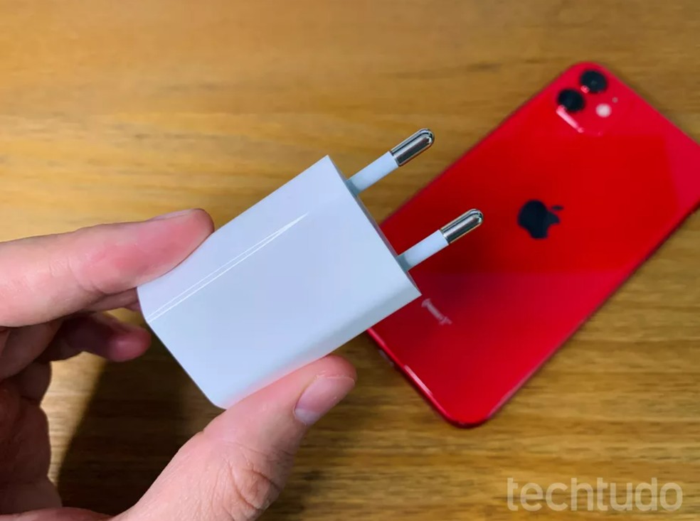 Rumor: iPhone XI virá com carregamento sem fio bilateral e carregador  USB-C de 18W - MacMagazine