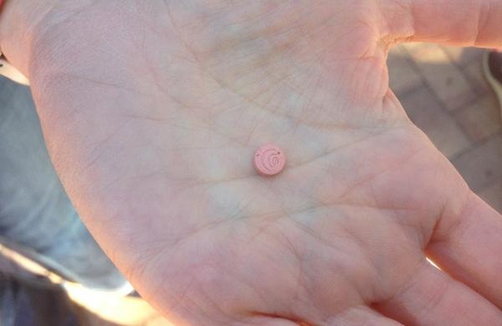 A pílula chamada de “autenticação vitamínica”, que já foi até certificada como um “remédio” seguro pela FDA (Foto: Reprodução/ The Verge) — Foto: TechTudo