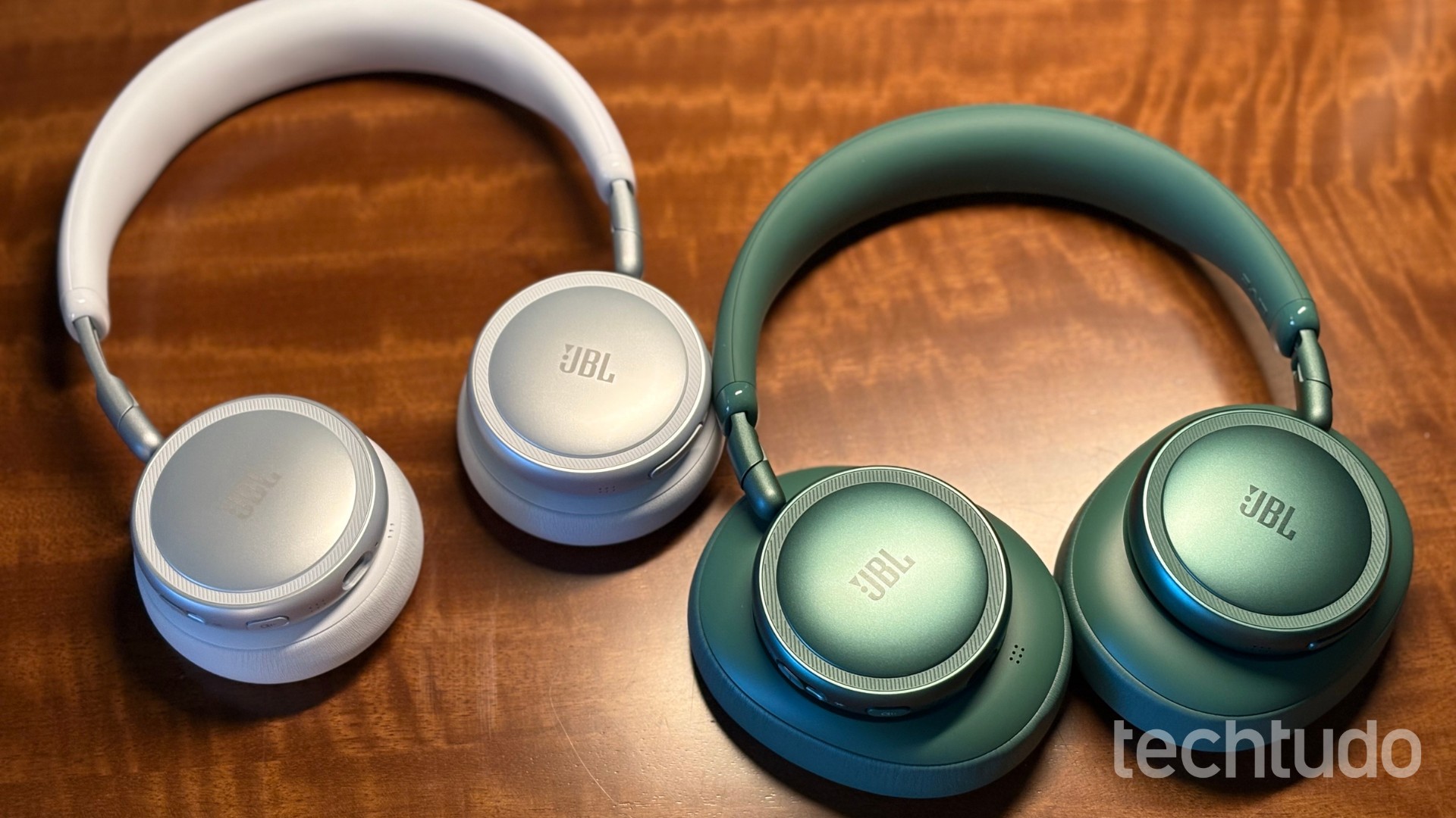 JBL anuncia fones Live 680NC e 780NC com Bluetooth 6.0 e bateria de 80 horas